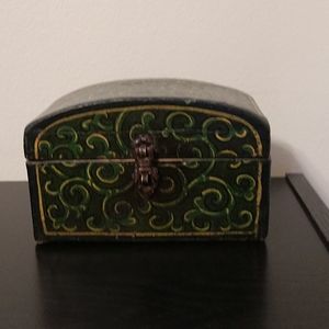 Antique small trinket chest/box